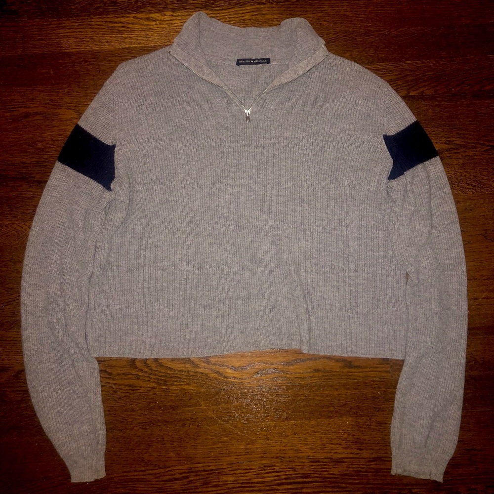 Brandy Melville Long Sleeve Cropped Grey Sweater
